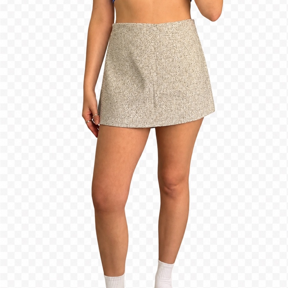 Aritzia Tweed Mini‎ Skort in Cream/Charcoal- Size 8